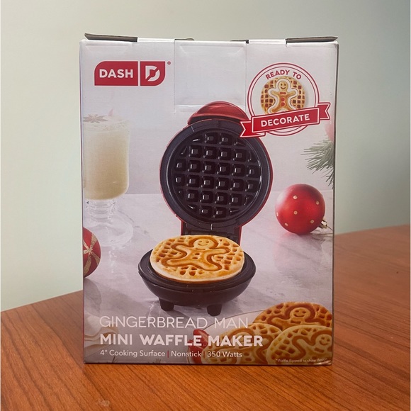 Gingerbread Man Mini Waffle Maker - Picture 4 of 6